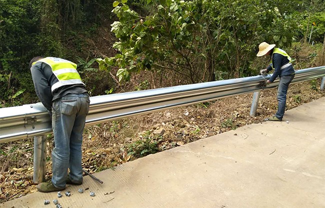 滁州高速公路护栏的定期维护与保养