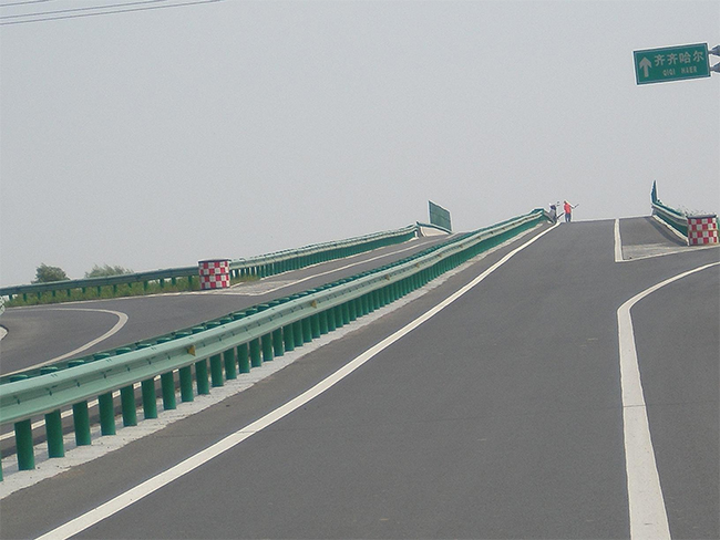 滁州高速公路护栏的材质与规格