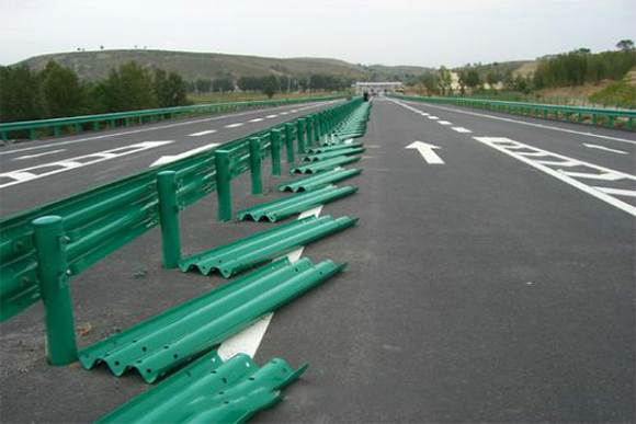 滁州波形护栏的维护与管理确保道路安全的关键步骤