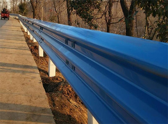 滁州公路波形护栏板的优点
